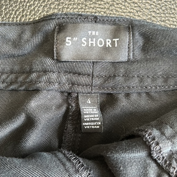 White House Black Market The 5” Short Black Corset Side Detail Sz 4 - Picture 10 of 12